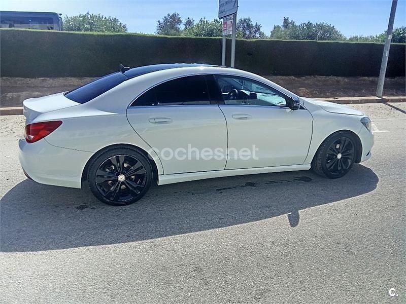 Usado Mercedes CLA200 Urban 136 CV (100 kW) 2015 Blanco Berlina