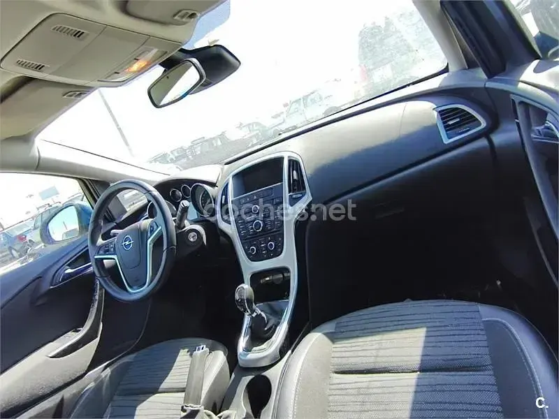 Usado Opel Astra Selective 165 CV (121 kW) 2015 Negro Berlina