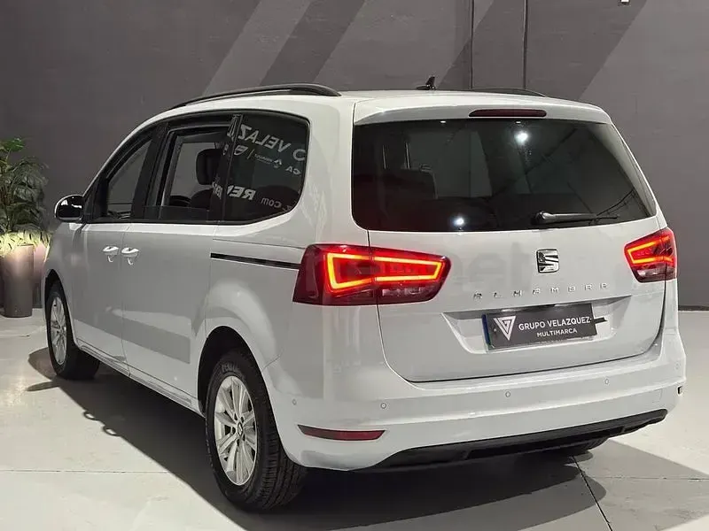Usado Seat Alhambra Style 150 CV (110 kW) 2022 Gris / plata Monovolumen