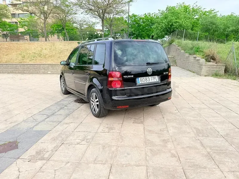 Usado VW Touran 140 CV (102 kW) 2008 Negro Monovolumen