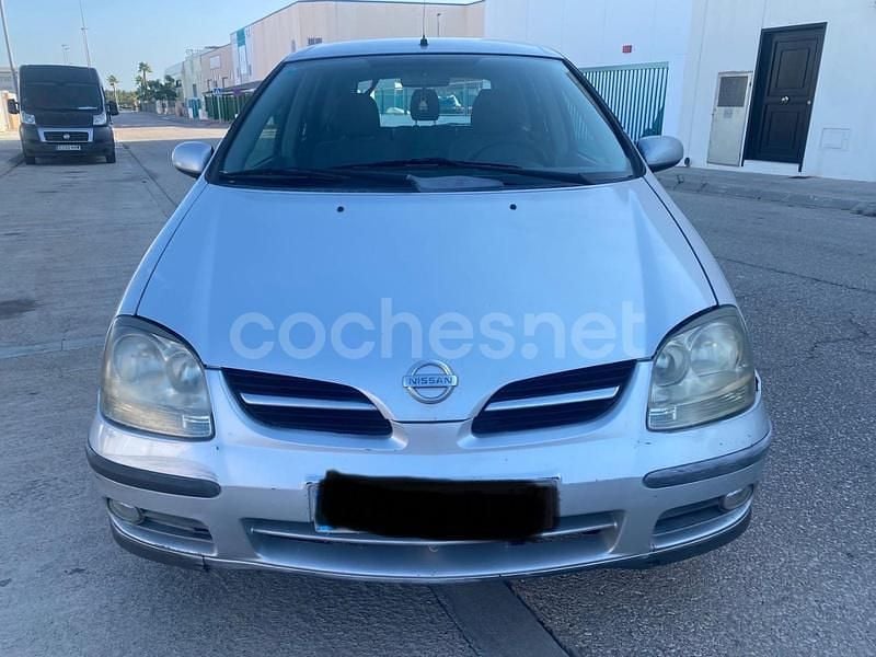 Usado Nissan Almera Tino Acenta 136 CV (100 kW) 2005 Gris / plata Monovolumen
