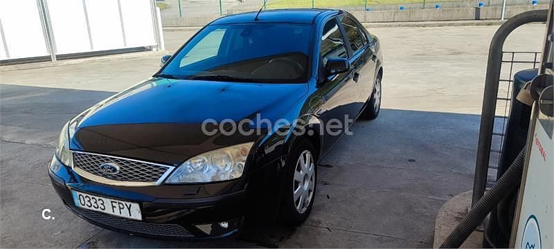 Usado Ford Mondeo Trend 130 HP (95 kW) 2007 Preto Sedan