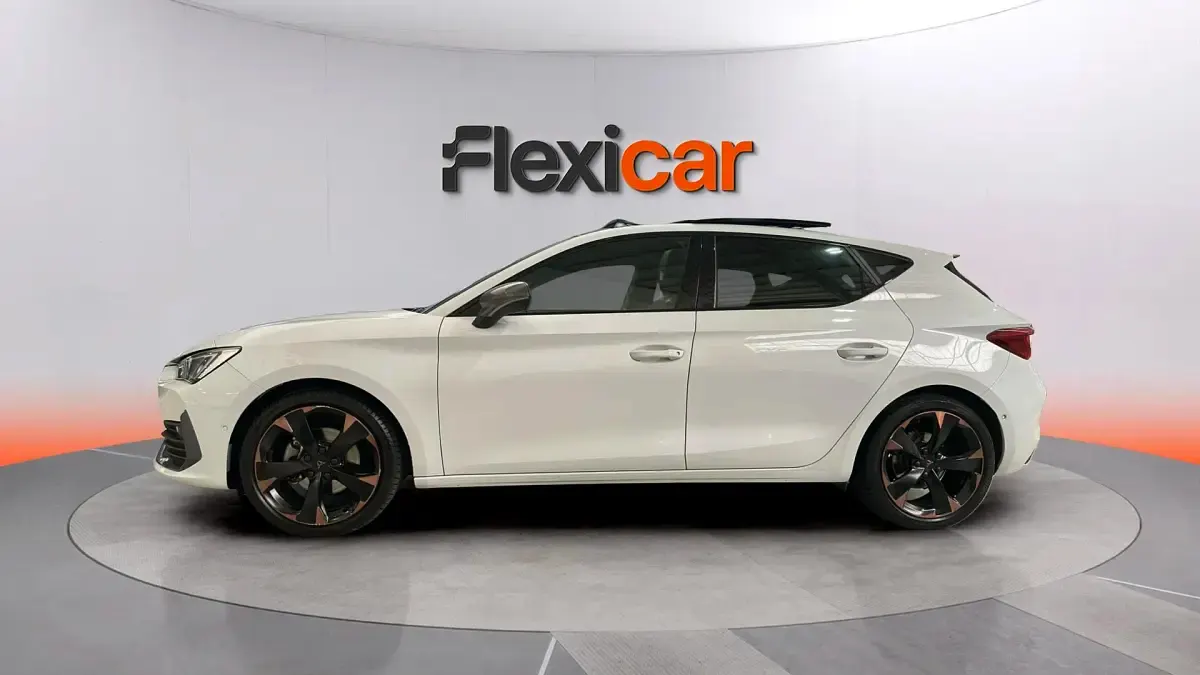 Usado Cupra Leon 150 CV (110 kW) 2023 Blanco Berlina