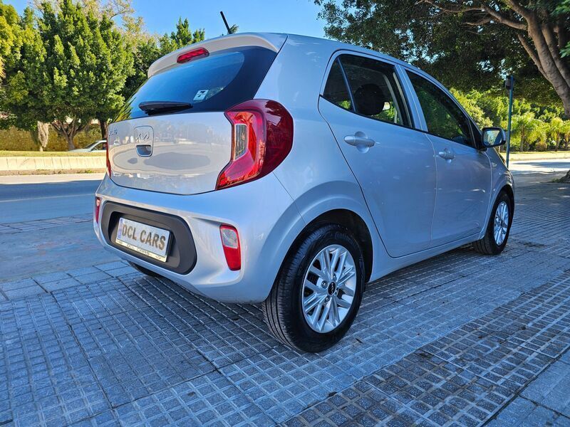 Gris Usado 2022 Kia Picanto Utilitario | 9990 € (Un poco caro) - Imagen 1/4