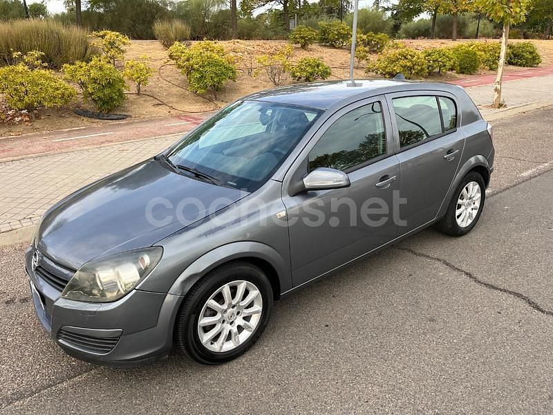 Gris / plata Usado 2006 Opel Astra Sport Berlina | 4499 € (Precio justo) - Imagen 1/4
