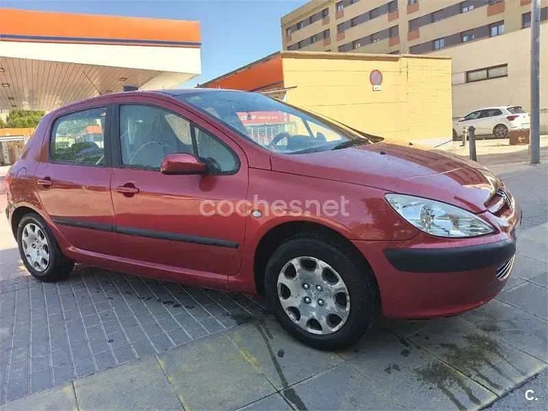 Usado Peugeot 307 110 CV (80 kW) 2003 Rojo Berlina