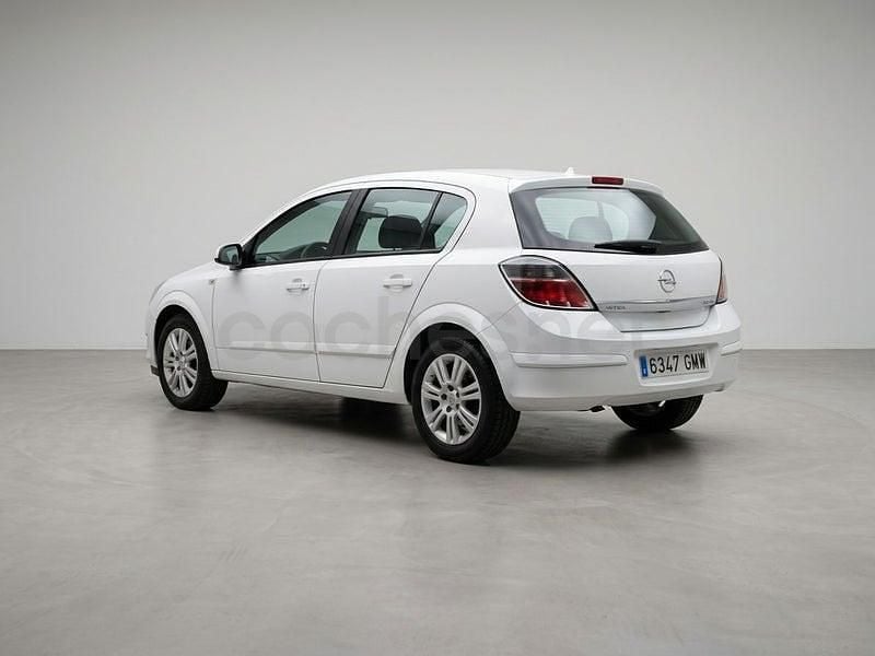 Usado Opel Astra Enjoy 110 CV (80 kW) 2009 Blanco Berlina