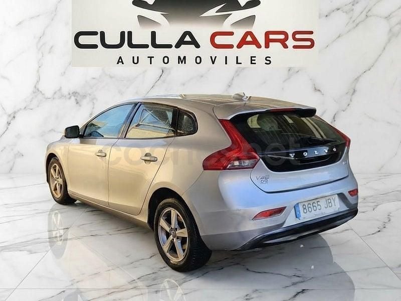Usado Volvo V40 Kinetic 115 CV (84 kW) 2015 Gris / plata Berlina