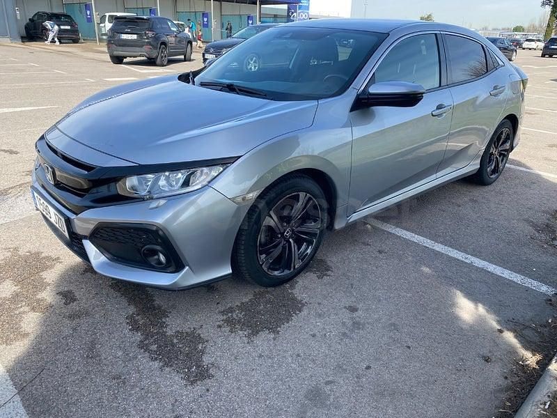Usado Honda Civic Elegance 129 CV (94 kW) 2017 Gris / plata Berlina
