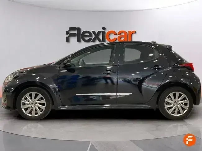 Usado Toyota Yaris Hybrid Active 116 CV (85 kW) 2022 Negro