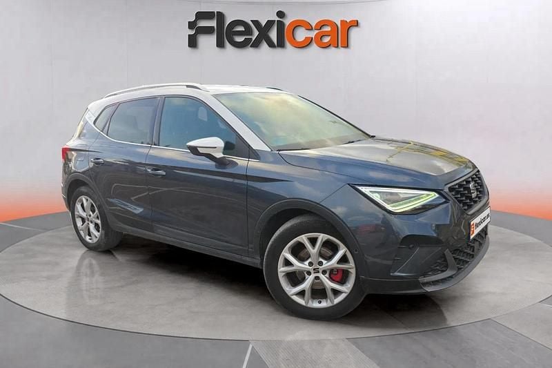 Gris Usado 2023 Seat Arona FR SUV | 18.490 € (Precio justo) - Imagen 1/4