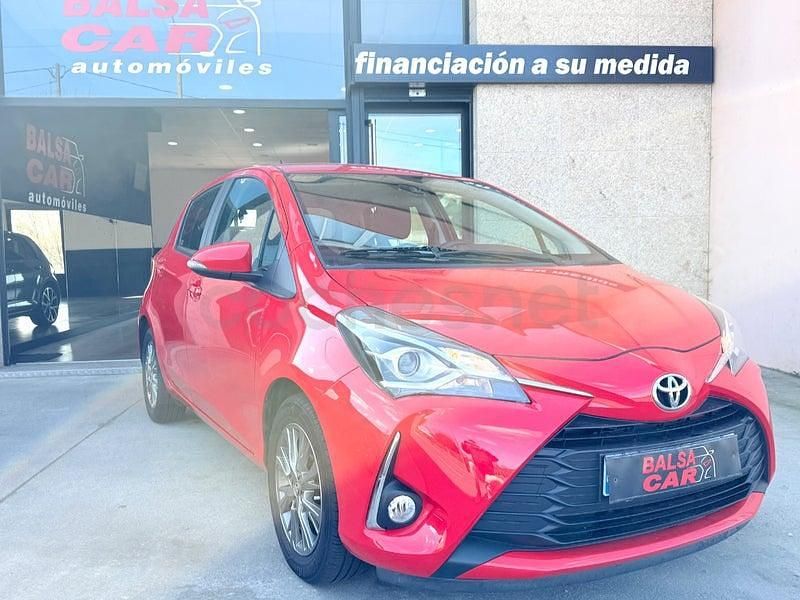 Usado Toyota Yaris Active 69 CV (50 kW) 2019 Rojo Berlina