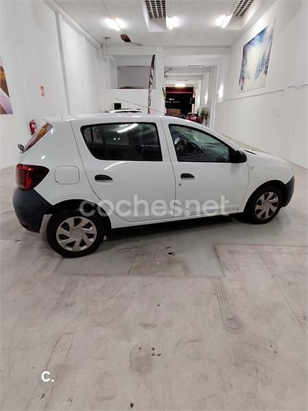 Usado Dacia Sandero Base 73 CV (53 kW) 2017 Blanco Berlina