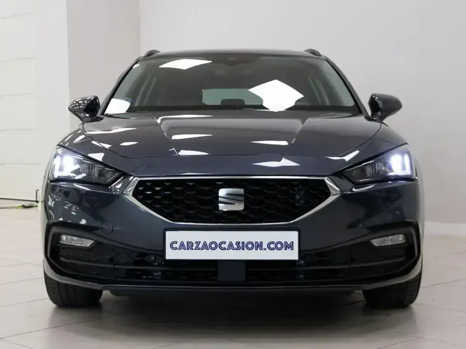 Usado Seat Leon Style 110 CV (80 kW) 2023 Gris Familiar