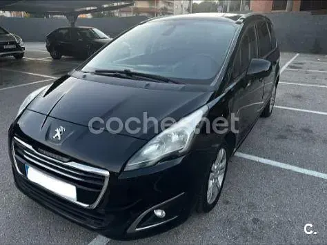 Usado Peugeot 5008 Access 120 CV (88 kW) 2016 Negro Monovolumen