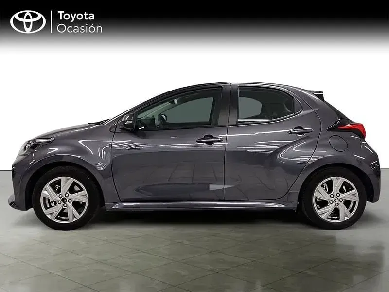 Usado Toyota Yaris Active 116 CV (85 kW) 2025 Gris Utilitario