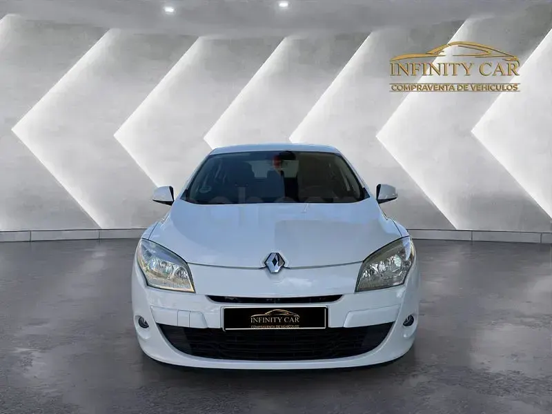 Usado Renault Mégane III Dynamique 110 CV (80 kW) 2010 Blanco Berlina