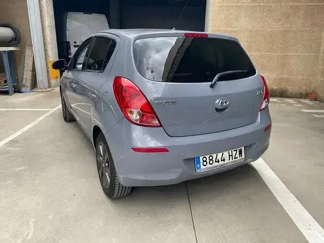 Begagnad Hyundai i20 GO! 84 HK (61 kW) 2014 Grå Halvkombi