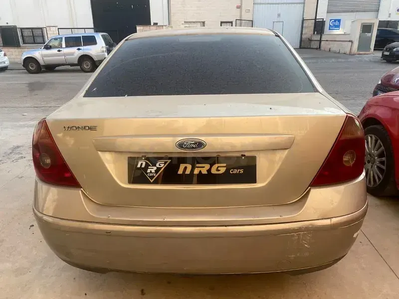 Usado Ford Mondeo Ambiente 115 CV (84 kW) 2002 Beige Berlina