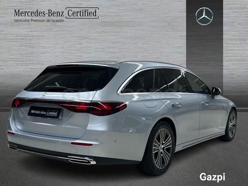 Usado Mercedes E220 197 CV (144 kW) 2024 Gris / plata Familiar