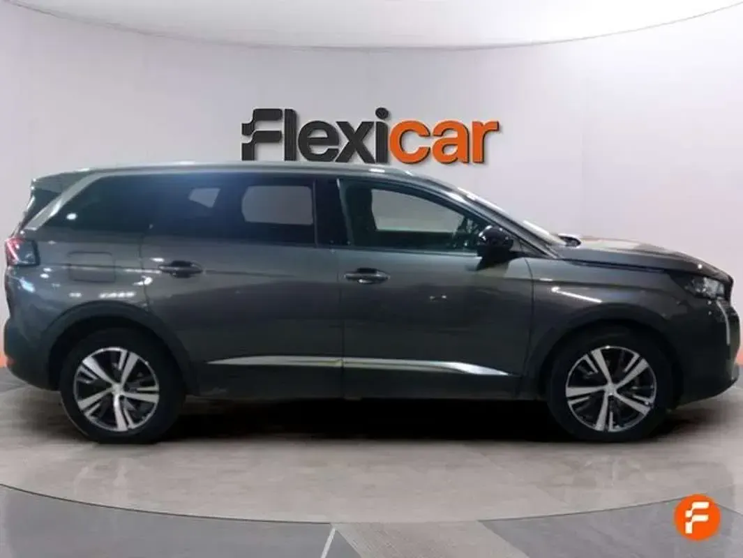 Usado Peugeot 5008 Allure 131 CV (96 kW) 2024 Gris SUV