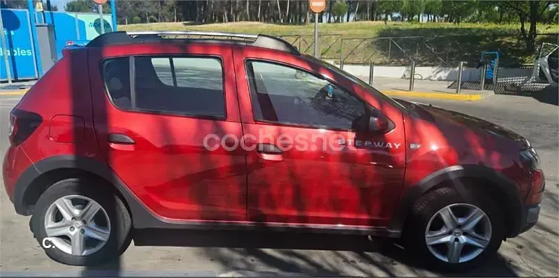 Usado Dacia Sandero Stepway 90 CV (66 kW) 2016 Rojo Berlina