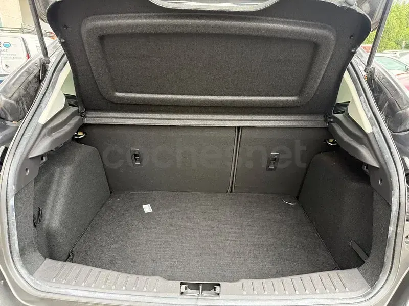 Usado Ford Focus Titanium 125 CV (91 kW) 2015 Gris / plata Berlina