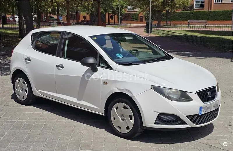 Usado Seat Ibiza Style 85 CV (62 kW) 2011 Blanco Berlina