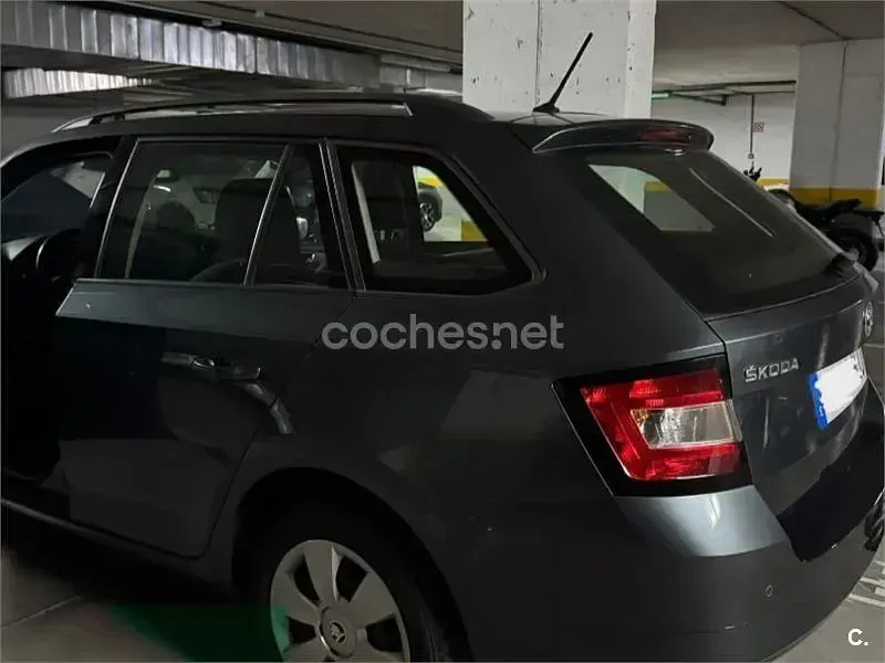 Usado Skoda Fabia Ambition 90 CV (66 kW) 2017 Gris / plata Familiar