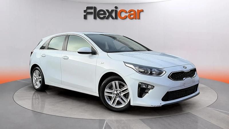Usado Kia Ceed 120 CV (88 kW) 2021 Blanco Utilitario