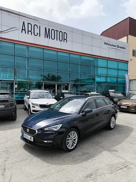 Usado Seat Leon XCELLENCE 150 CV (110 kW) 2022 Gris / plata Familiar