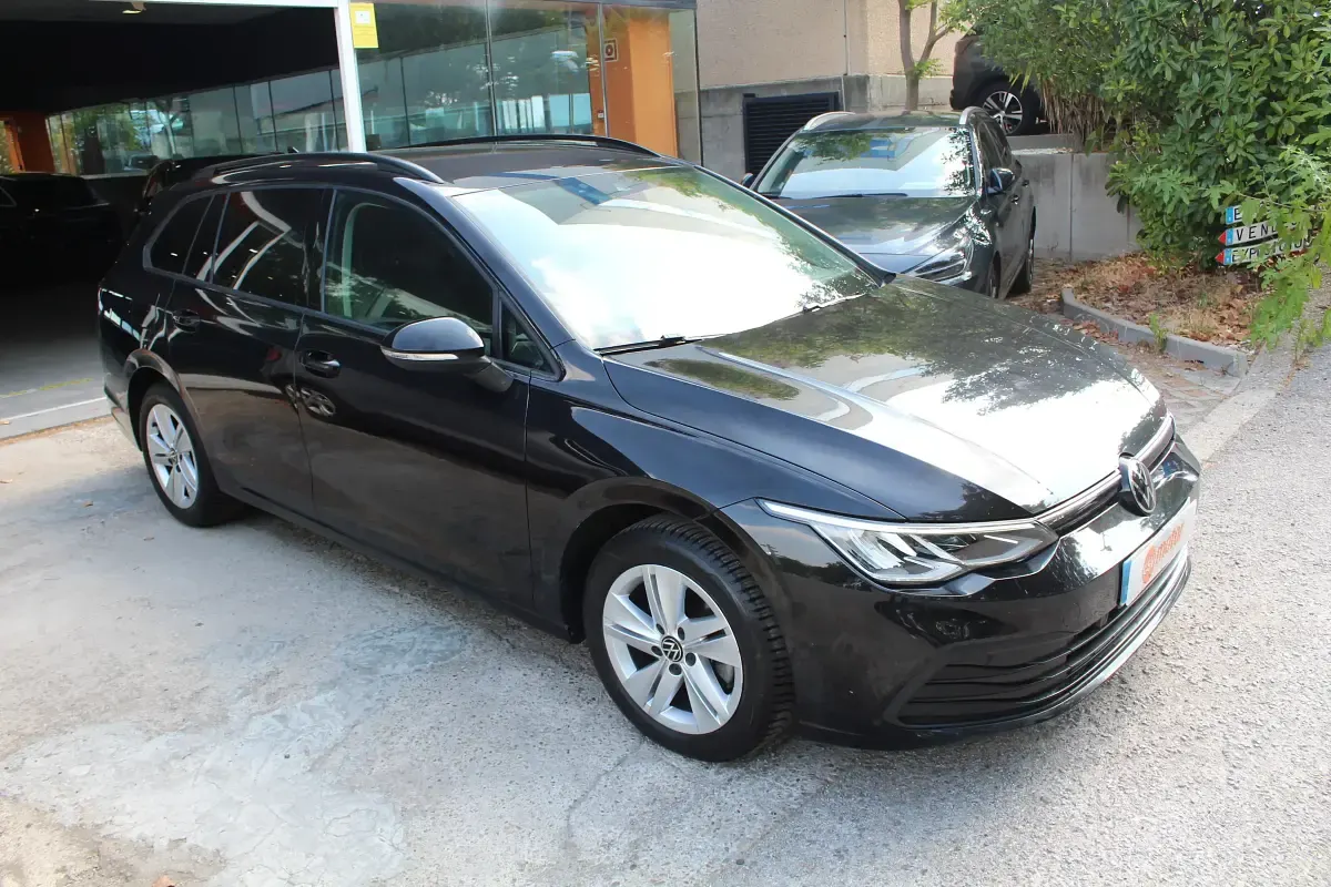 Usado VW Golf VIII Life 110 CV (80 kW) 2023 Negro Familiar