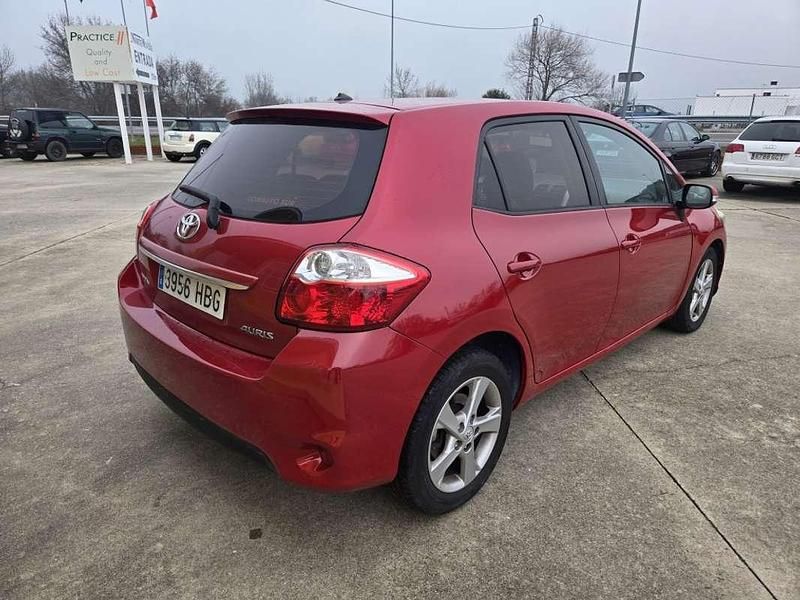Usado Toyota Auris Active 90 CV (66 kW) 2011 Burdeos Utilitario
