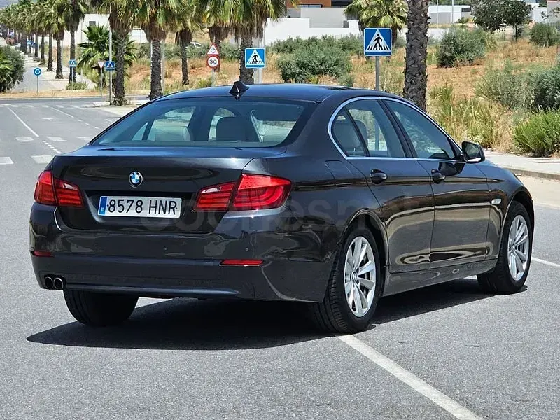 Usado BMW 520 Comfort Edition 184 CV (135 kW) 2013 Gris / plata Berlina