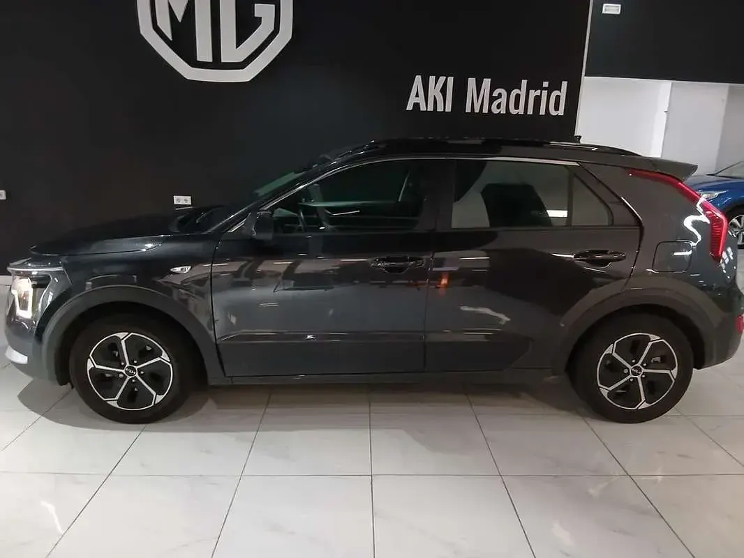 Usado Kia Niro 141 CV (103 kW) 2022 Gris SUV