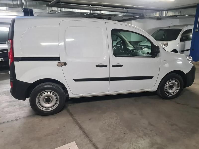 Usado Renault Kangoo 80 CV (58 kW) 2021 Blanco Monovolumen