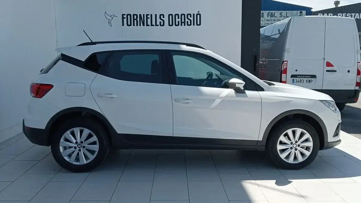 Usado Seat Arona Ecomotive 95 CV (69 kW) 2019 Blanco SUV