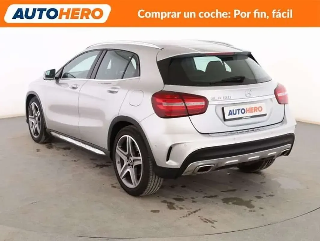 Usado Mercedes GLA180 AMG line 122 CV (89 kW) 2019 Gris SUV