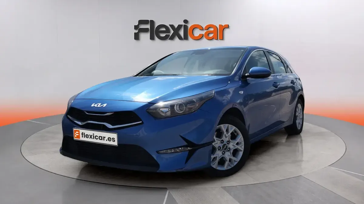 Usado Kia Ceed 136 CV (100 kW) 2023 Azul Utilitario