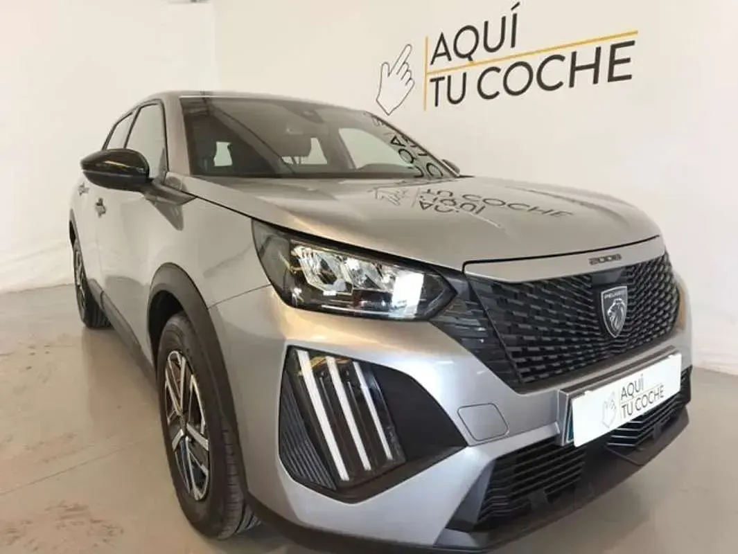 Usado Peugeot 2008 Active 102 CV (75 kW) 2023 Gris SUV
