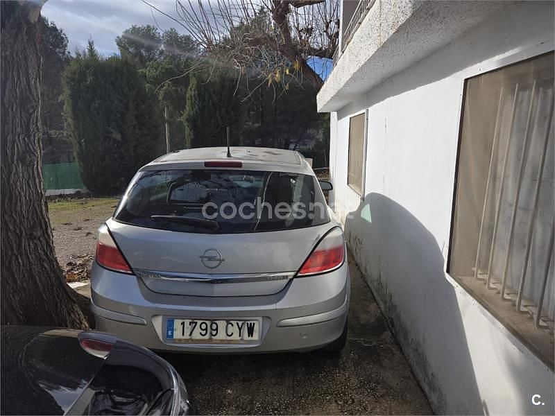 Usado Opel Astra Enjoy 100 CV (73 kW) 2004 Gris / plata Berlina