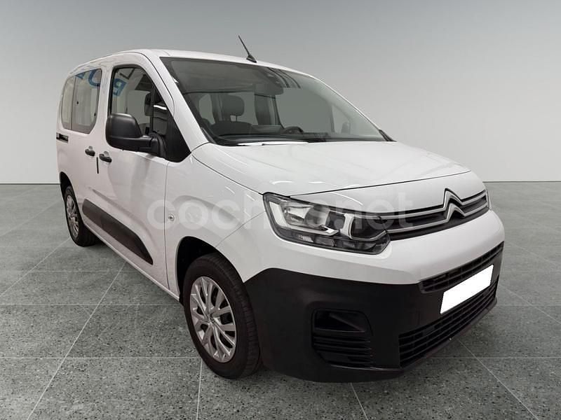 Usado Citroën Berlingo Live 102 CV (75 kW) 2023 Blanco Monovolumen