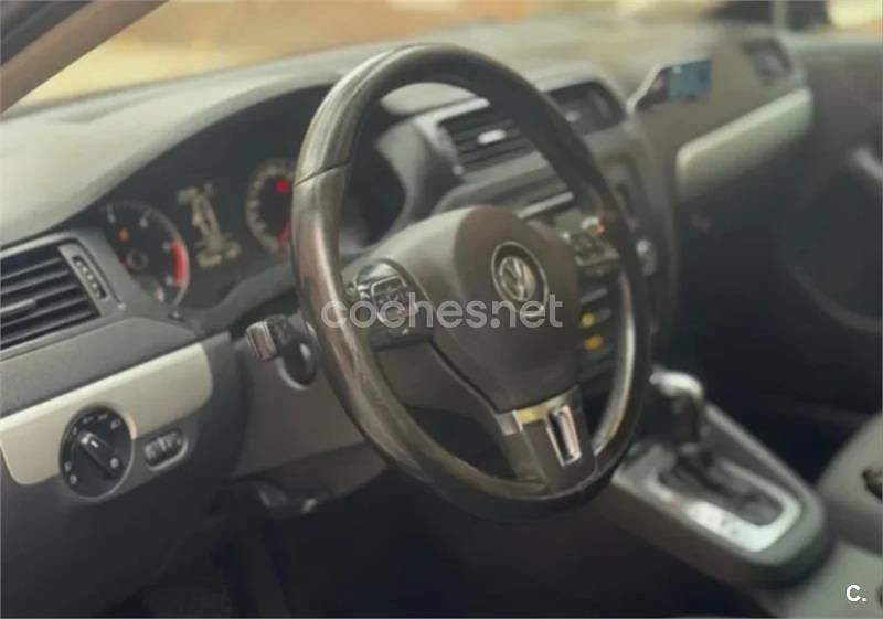 Begagnad VW Jetta Advance 105 HK (77 kW) 2011 Blå Sedan