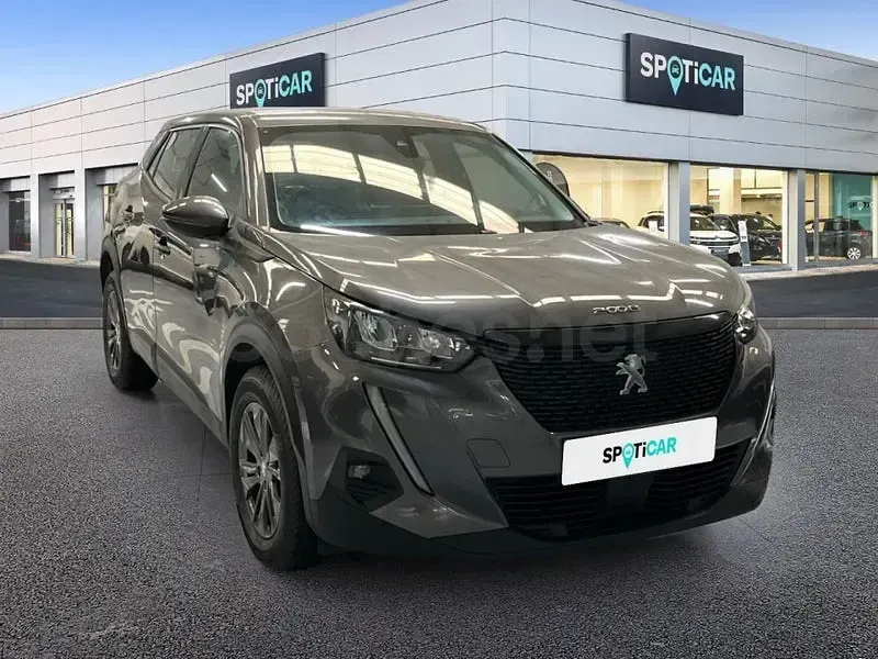 Usado Peugeot 2008 Active 110 CV (80 kW) 2021 Gris / plata SUV