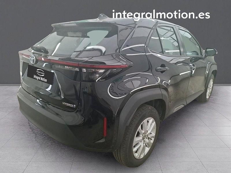 Usado Toyota Yaris Hybrid Business Edition 115 CV (84 kW) 2022 Negro