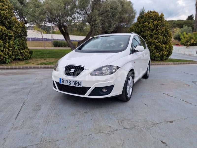 Blanco Usado 2010 Seat Altea XL Style Monovolumen | 5990 € (Buen precio) - Imagen 1/4