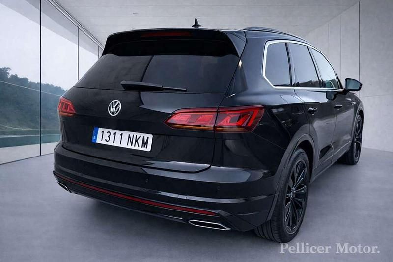 Usado VW Touareg R-line 421 CV (309 kW) 2019 Negro SUV