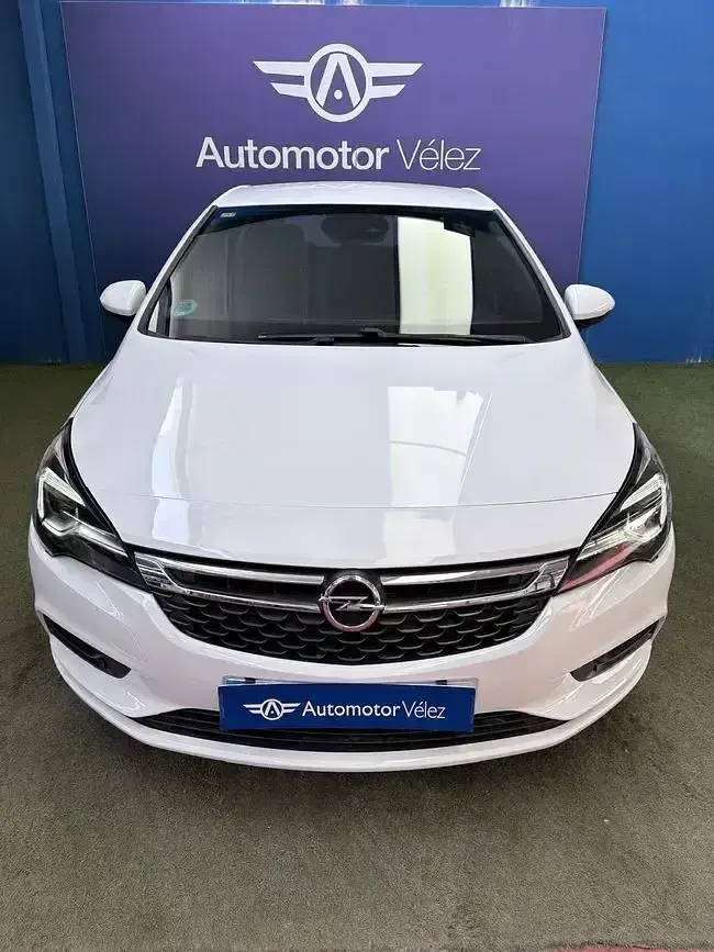Usado Opel Astra Dynamic 110 CV (80 kW) 2019 Blanco Berlina