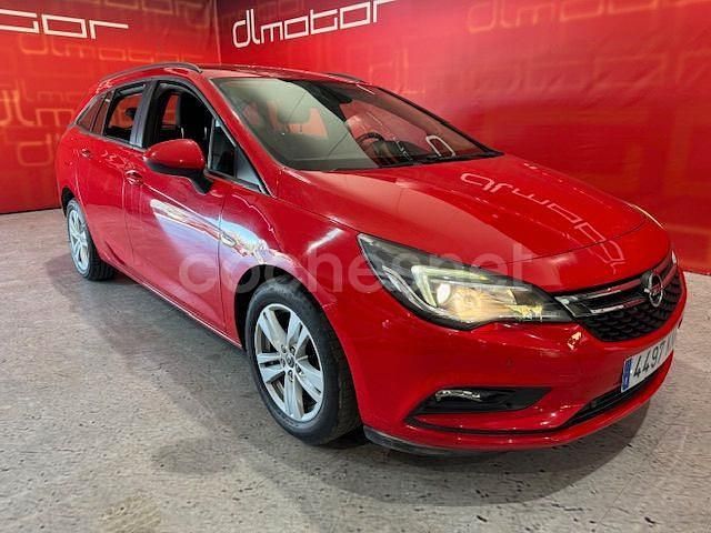 Rojo Usado 2018 Opel Astra Selective Familiar | 9999 € (Buen precio) - Imagen 1/4