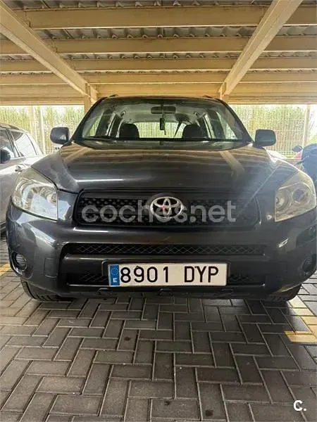 Usado Toyota RAV4 Luna 136 CV (100 kW) 2006 Gris / plata SUV